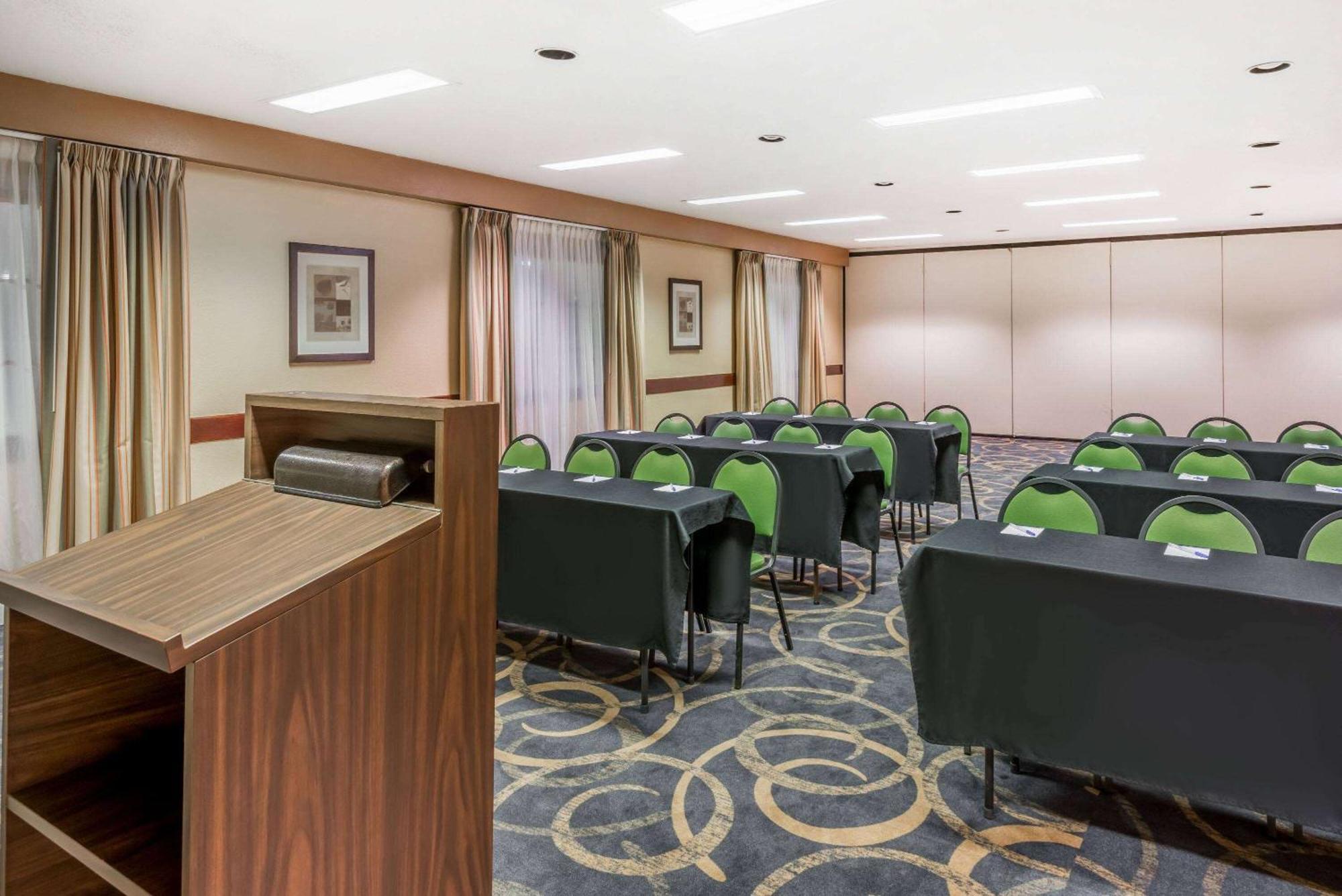 Baymont By Wyndham Greensburg מראה חיצוני תמונה