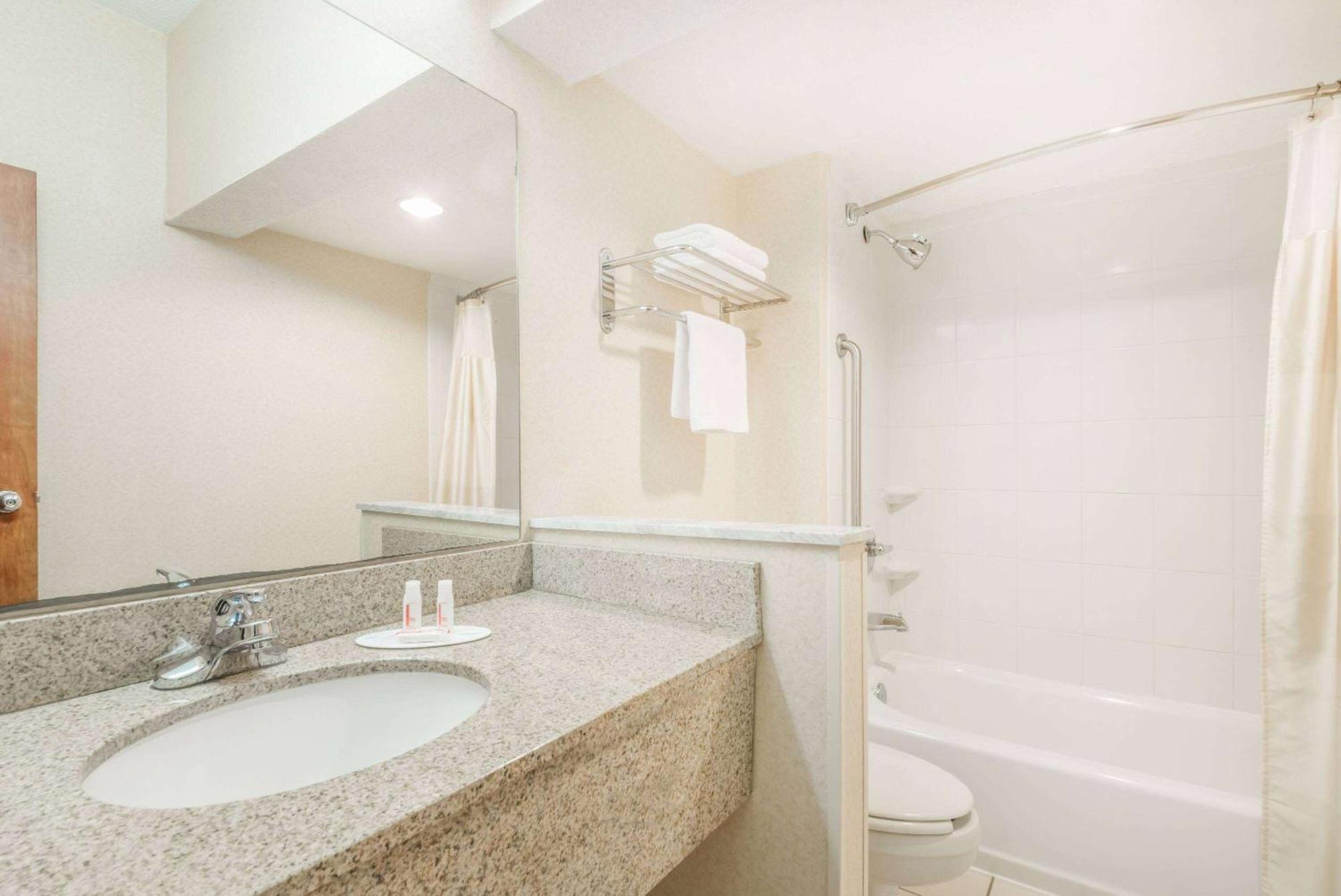 Baymont By Wyndham Greensburg מראה חיצוני תמונה
